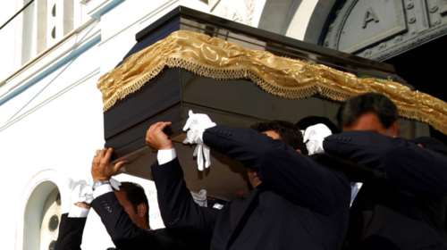 Σάλος σε κηδεία: τους έδωσαν λάθος νεκρό