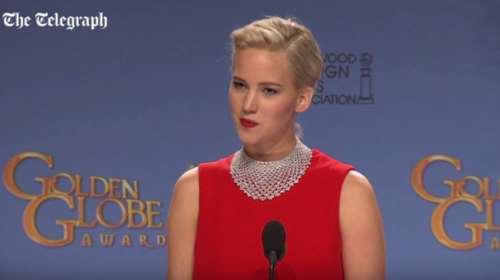 Η Λόρενς επιτέθηκε σε δημοσιογράφο επειδή κοιτούσε το κινητό του!