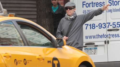 Guardian: Γιατί ο Μπάουι αγόραζε... ελληνικές εφημερίδες!