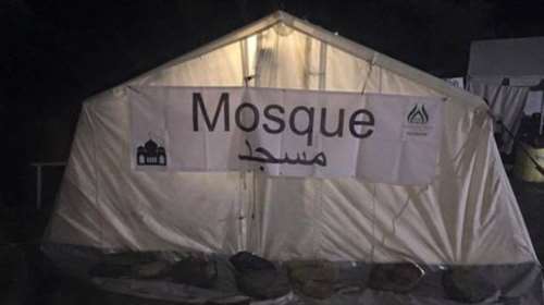 Έστησε αντίσκηνο στη Λέσβο και το βάφτισε ...τζαμί