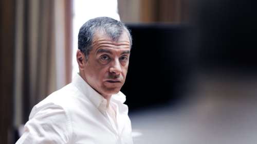 Ο Τσίπρας μας δουλεύει; Δηλώνει κεντροαριστερός