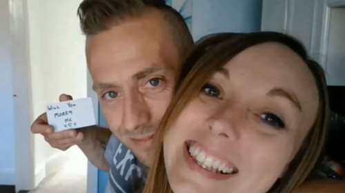 Tης έκανε πρόταση γάμου 148 φορές χωρίς να το ξέρει!