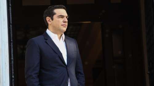 Η κυβέρνηση χωρίς συμμάχους και με την κοινωνία στο «πόδι»