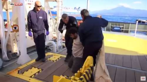 Αναγκάζουν Τούρκο διακινητή να δει τα παιδιά που έπνιξε