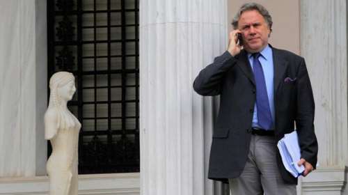 Κατρούγκαλος: Διορθώσεις και «κόφτης» στις εισφορές των επαγγελματιών