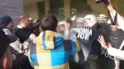 Άγριο ξύλο μεταξύ αγροτών - ΜΑΤ στην Κομοτηνή