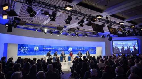 Νταβός: Ξορκίζουν... τη φτώχεια με σαμπάνια και λιμουζίνες