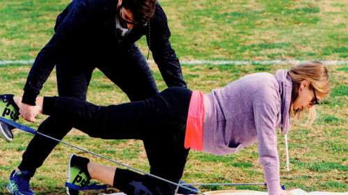 Εχετε δει άλλη έγκυο 8 μηνών να γυμνάζεται όπως η Ζέτα Δούκα;