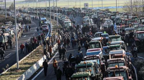 Ενισχύονται τα μπλόκα, σε αναμονή το Μαξίμου