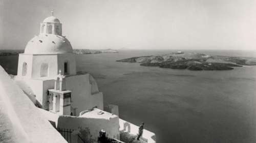 Κι όμως, είναι η Σαντορίνη - μέσα από το φακό της Nelly&#39;s