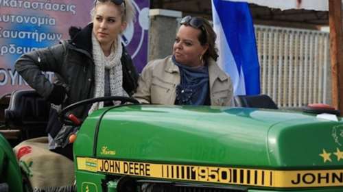 Η «ωραία των μπλόκων». Με σπουδές πάνω στα τρακτέρ