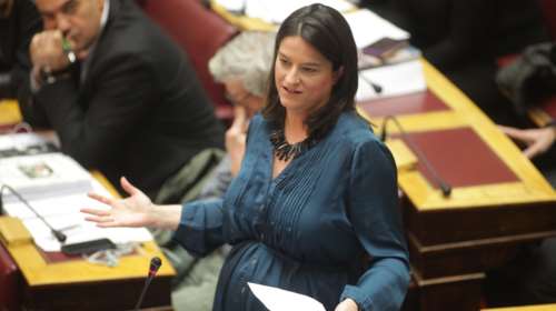 Θύελλα στη Βουλή για φωτογραφική διάταξη της κυβέρνησης