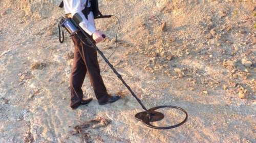 Αναζητούν κρυμμένο θησαυρό στη Λαμία (video)