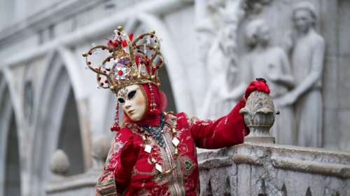 Ξεκίνησε το πιο ρομαντικό και παραμυθένιο καρναβάλι