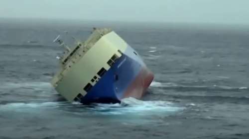 Συγκλονιστικό νideo: Πλοίο παίρνει επικίνδυνη κλίση