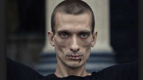 Ο αντιφρονούντας Ρώσος καλλιτέχνης Πιοτρ Παβλέφσκι στο ψυχιατρείο