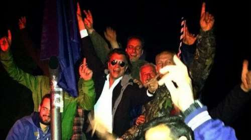 Ο Ηλίας Ψινάκης ανέβηκε στο τρακτέρ και πήγε στο μπλόκο των αγροτών