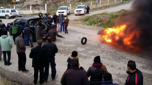 Φωτιές και αποκλεισμοί δρόμων στην Κω λόγω hotspot - μεταναστευτικού
