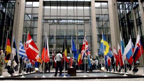 Με τις «ευλογίες» της ΕΕ η «κερκόπορτα» στο Αιγαίο