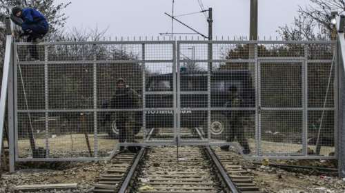 Φράχτης και στις σιδηροδρομικές γραμμές στην Ειδομένη