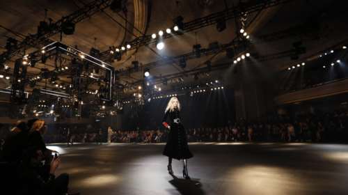 Από τη L.Gaga ως τη Τζ.Φόντα: Ηταν όλοι στο σόου του  Saint Laurent