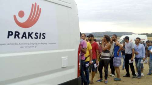 ΄Eνα λεωφορείο, κινητή μονάδα ατομικής υγιεινής για πρόσφυγες