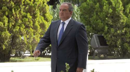 Διάψευση Καραμανλή για συνάντηση με τον γιό του τέως