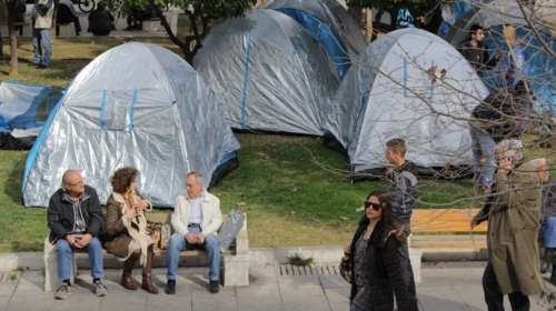 Οι πρώτες σκηνές των αγροτών στήθηκαν στο Σύνταγμα