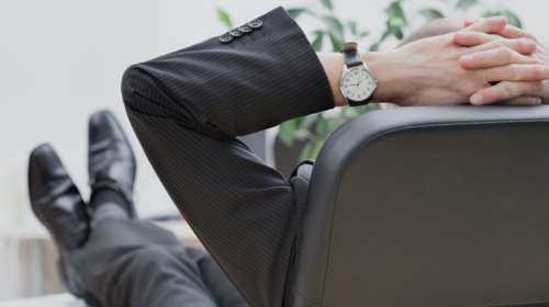 Εψαχναν να βραβεύσουν φάντασμα-δημόσιο υπάλληλο!