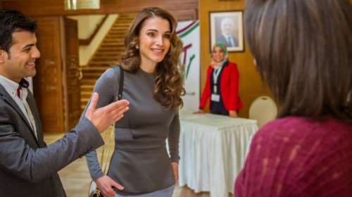 Η καλλονή  Βασίλισσα Ράνια σε ακόμα μια άψογη εμφάνιση - δείτε τι φόρεσε