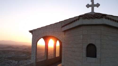 Το μυστικό της μακροζωίας; Πηγαίνετε στην...Εκκλησία!