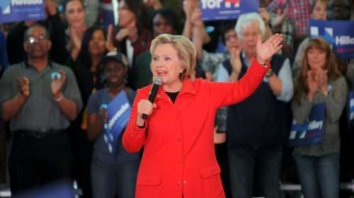 Η Χίλαρι απαντά... γαβγίζοντας στους Ρεπουμπλικάνους