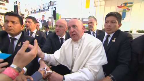 Οταν ο Πάπας Φραγκίσκος χάνει την ψυχραιμία του