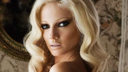 Έτσι θα εμφανιστεί απόψε στον Γρηγόρη Αρναούτογλου η Τζούλια Αλεξανδράτου