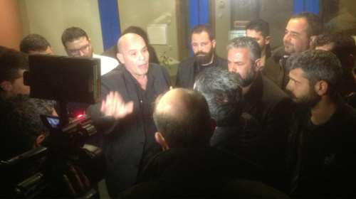 Έξαλλοι αγρότες προπηλάκισαν τον Μιχελογιαννάκη έξω από κανάλι της Κρήτης