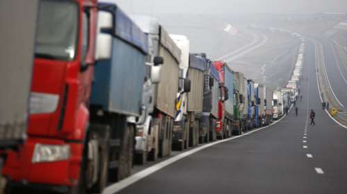 Αγροτικά μπλόκα και ουρές χιλιομέτρων σε σύνορα - εθνικές οδούς