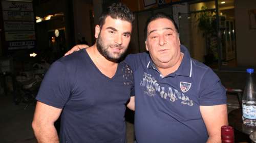 Σπάραξε ο Βασίλης Καρράς: Αφήστε με. Εχασα τον γιο μου, έχασα το παιδί μου!