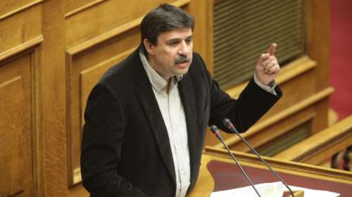 «Αφωνία» Ξανθού στη Βουλή για τη σκανδαλώδη ρύθμιση