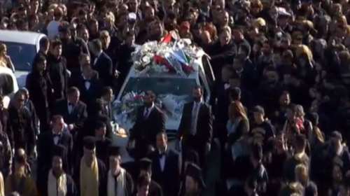 Θρήνος και σπαραγμός στο τελευταίο αντίο στον Παντελή