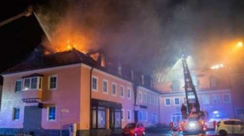 Καιγόταν κέντρο προσφύγων στη Δρέσδη και κάποιοι πανηγύριζαν