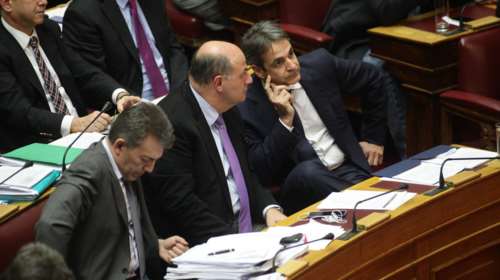 Σε τεντωμένο σχοινί οι ισορροπίες του Κυριάκου