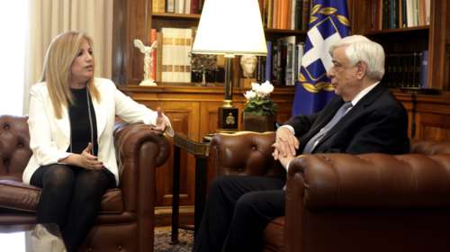 Η Γεννηματά ζητά σύσκεψη αρχηγών για το προσφυγικό