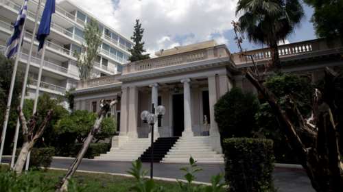 «Θηλιά» το προσφυγικό, διέξοδο αναζητεί η κυβέρνηση
