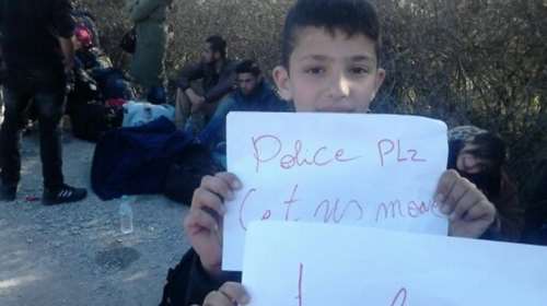 Ραγίζουν καρδιές τα προσφυγόπουλα: «Αφήστε μας να προχωρήσουμε»