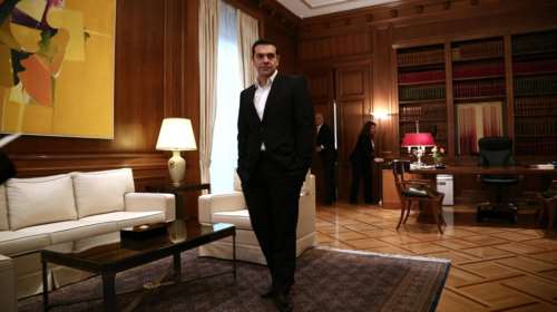 Το Μαξίμου διαψεύδει αλλά «διαβάζει» σενάρια εκλογών