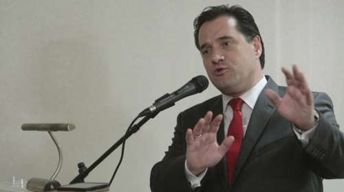 Η ομιλία Γεωργιάδη που έκανε υπουργό να αποχωρήσει