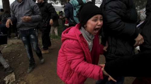 Οι Σκοπιανοί έριξαν δακρυγόνα σε μωρά παιδιά - Δείτε το βίντεο