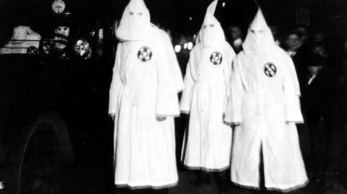 Και η Κου Κλουξ Κλαν ψηφίζει Τραμπ. Είχε συλληφθεί κι ο πατέρας του