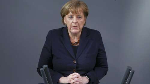 Μέρκελ: Η προσφυγική κρίση απειλεί το ευρώ