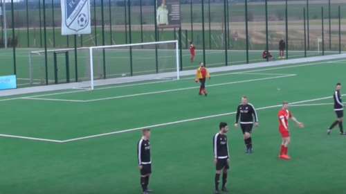 Ανεπανάληπτο γκολ από 70 μέτρα στη Γερμανία! (video)